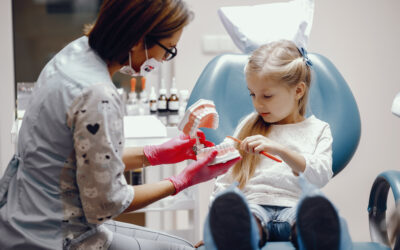Psychoedukacja dla rodziców – pierwsza wizyta dziecka u dentysty – zabawa czy trauma do końca życia?
